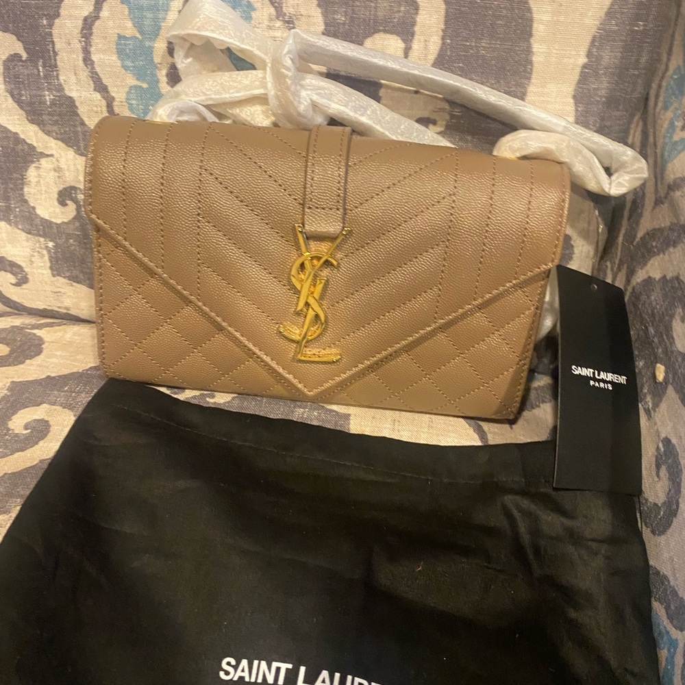 Brand New Small Kate envelope bag in quilted grain leather